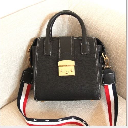JT0228 IDR.165.000 MATERIAL PU SIZE L20XH21XW10CM WEIGHT 800GR COLOR BLACK