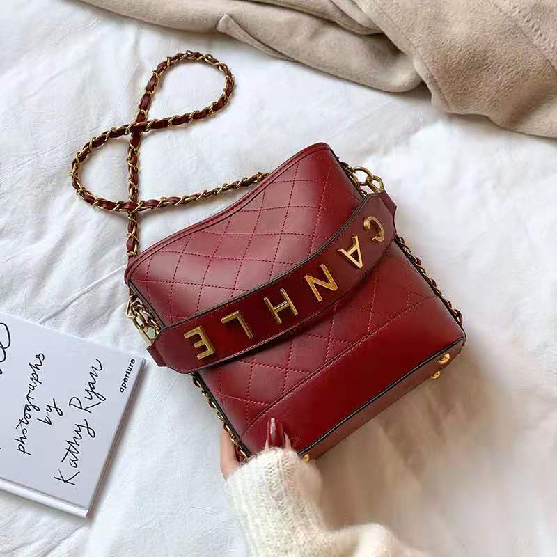JT0237 IDR.159.000 MATERIAL PU SIZE L20XH22XW10CM WEIGHT 750GR COLOR RED