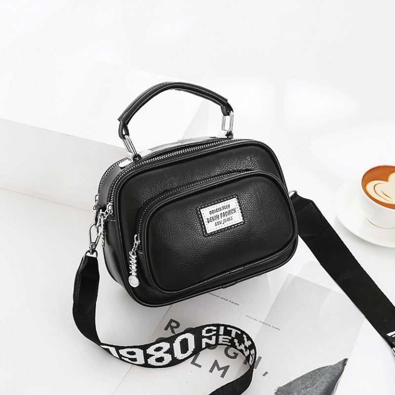 JT0400 IDR.159.000 MATERIAL PU SIZE L21XH16XW10CM WEIGHT 550GR COLOR BLACK