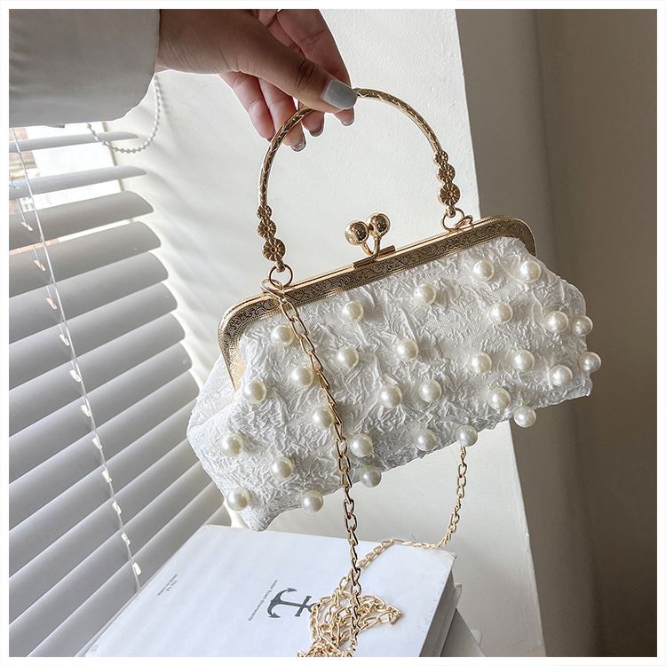JT0526 IDR.165.000 MATERIAL KNITTED SIZE L21XH13XW6CM WEIGHT 300GR COLOR WHITE