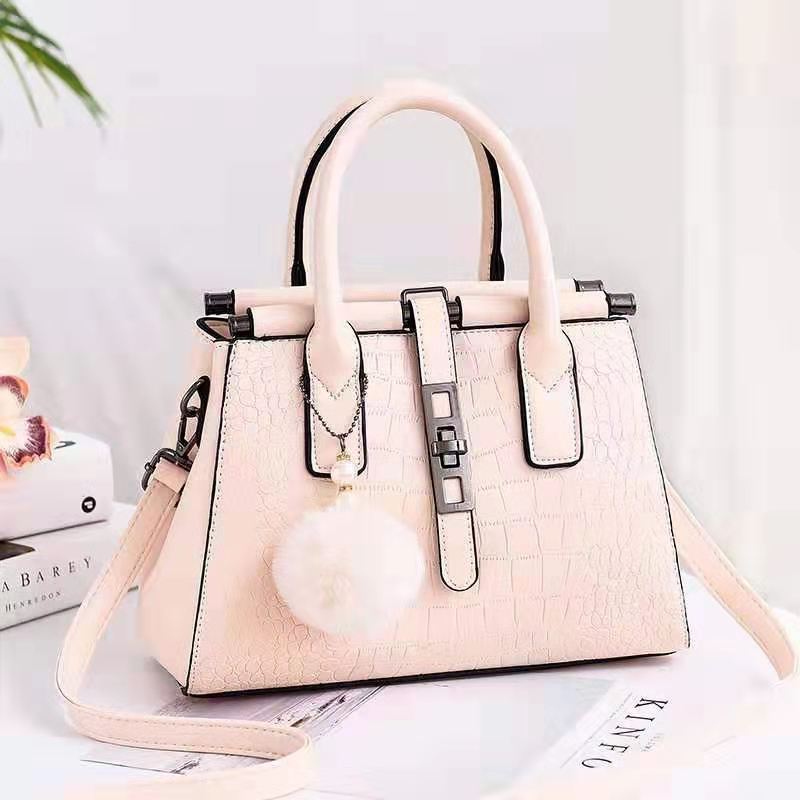 JT0690 IDR.177.000 MATERIAL PU SIZE L28XH21XW11CM WEIGHT 850GR COLOR BEIGE