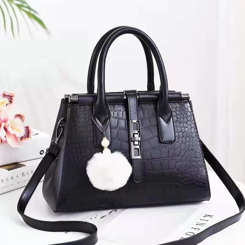 JT0690 IDR.177.000 MATERIAL PU SIZE L28XH21XW11CM WEIGHT 850GR COLOR BLACK