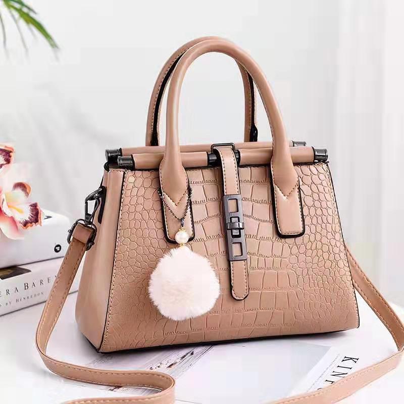 JT0690 IDR.177.000 MATERIAL PU SIZE L28XH21XW11CM WEIGHT 850GR COLOR KHAKI
