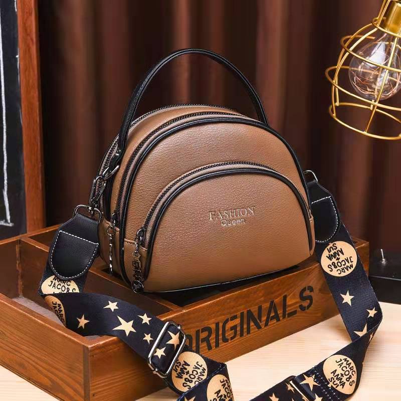 JT07003 IDR.150.000 MATERIAL PU SIZE L19XH15XW8CM WEIGHT 500GR COLOR KHAKI