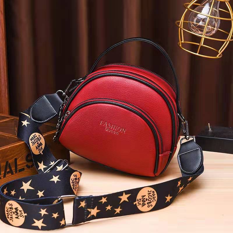 JT07003 IDR.150.000 MATERIAL PU SIZE L19XH15XW8CM WEIGHT 500GR COLOR RED