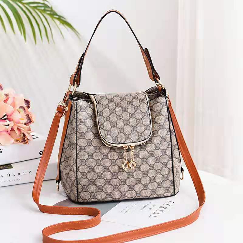 JT0906 IDR.198.000 MATERIAL PU SIZE L26XH21XW19CM WEIGHT 750GR COLOR GDBROWN