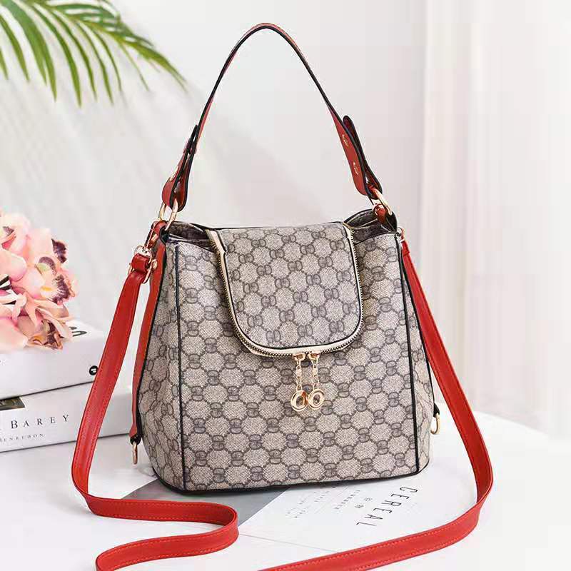JT0906 IDR.198.000 MATERIAL PU SIZE L26XH21XW19CM WEIGHT 750GR COLOR GDRED