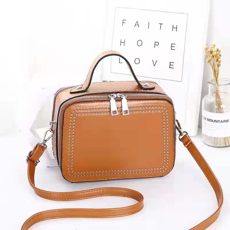 JT0926 IDR.155.000 MATERIAL PU SIZE L21XH15.5XW10CM WEIGHT 650GR COLOR BROWN