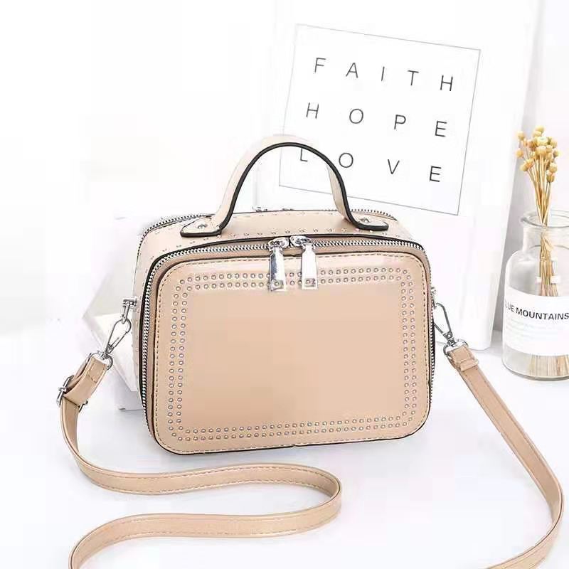 JT0926 IDR.155.000 MATERIAL PU SIZE L21XH15.5XW10CM WEIGHT 650GR COLOR KHAKI