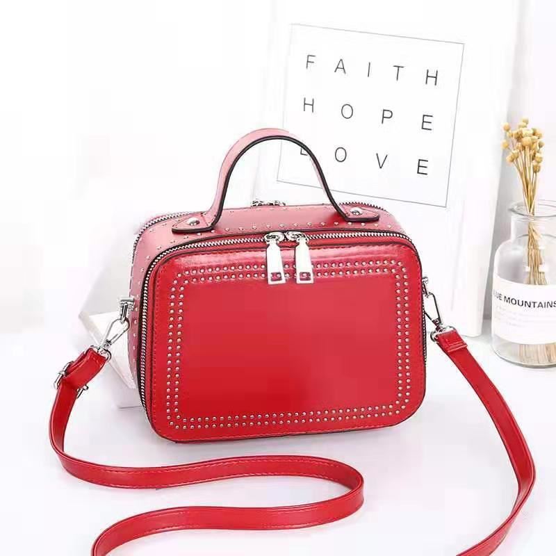 JT0926 IDR.155.000 MATERIAL PU SIZE L21XH15.5XW10CM WEIGHT 650GR COLOR RED