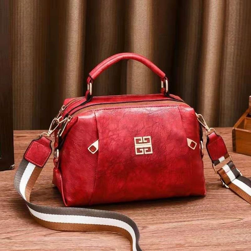 JT09318 IDR.163.000 MATERIAL PU SIZE L25XH18XW13CM WEIGHT 550GR COLOR RED