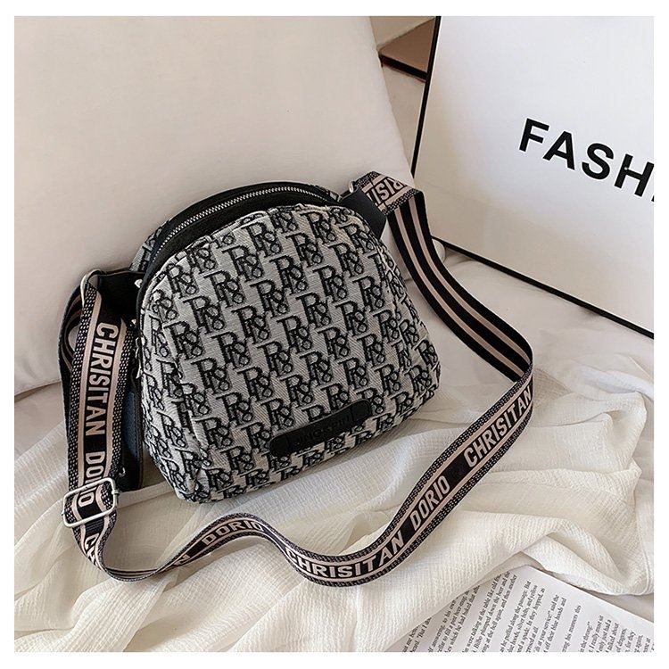 JT1190 IDR.150.000 MATERIAL CLOTH SIZE L25XH19XW11CM WEIGHT 400GR COLOR BLACK