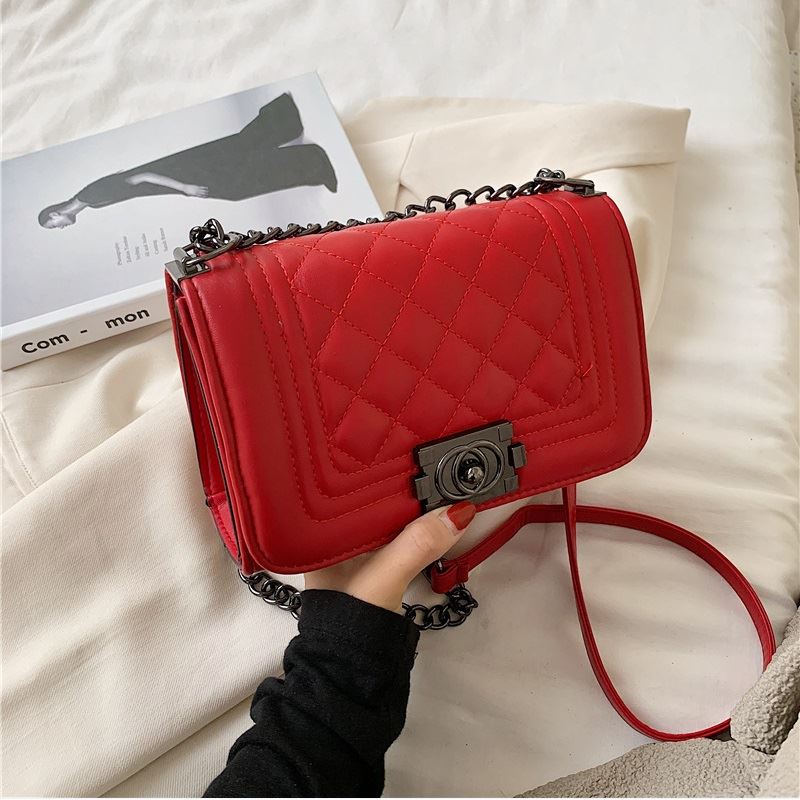 JT12391A IDR.158.000 MATERIAL PU SIZE L21XH14XW8M WEIGHT 400GR COLOR RED