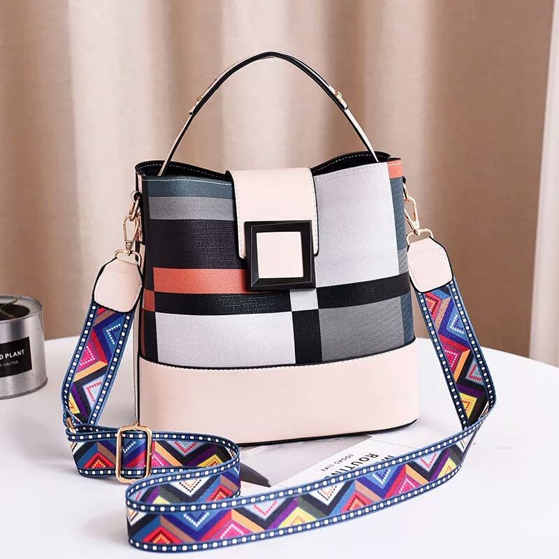 JT12519 IDR.180.000 MATERIAL PU SIZE L25XH23XW13CM WEIGHT 650GR COLOR BEIGE