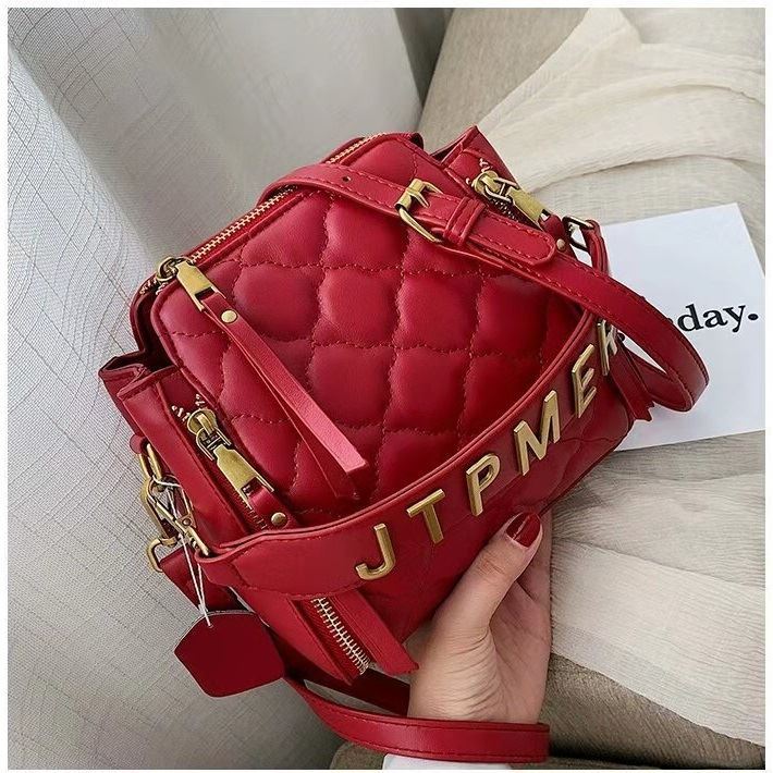 JT12549 IDR.170.000 MATERIAL PU SIZE L19XH19XW10CM WEIGHT 550GR COLOR RED