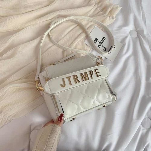 JT12549 IDR.170.000 MATERIAL PU SIZE L19XH19XW10CM WEIGHT 550GR COLOR WHITE