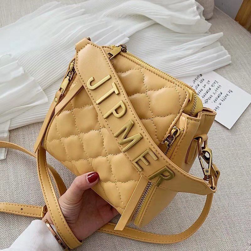 JT12549 IDR.170.000 MATERIAL PU SIZE L19XH19XW10CM WEIGHT 550GR COLOR YELLOW