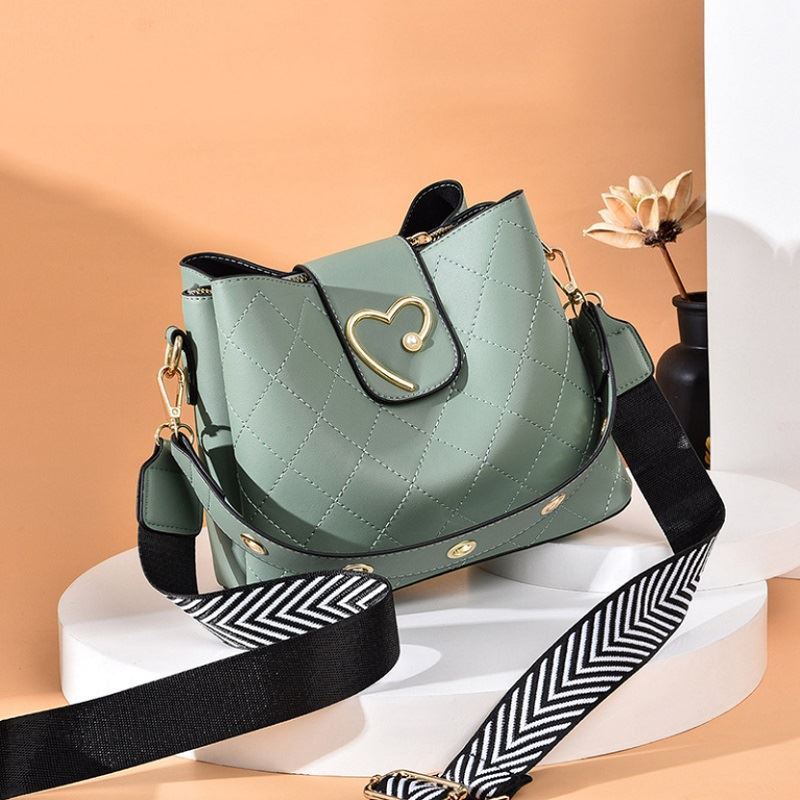 JT12902 IDR.160.000  MATERIAL PU SIZE L22XH19XW11CM WEIGHT 550GR COLOR GREEN