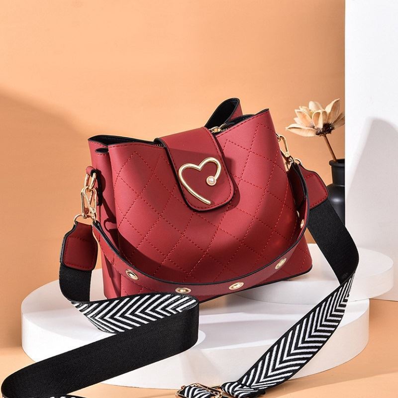 JT12902 IDR.160.000  MATERIAL PU SIZE L22XH19XW11CM WEIGHT 550GR COLOR RED