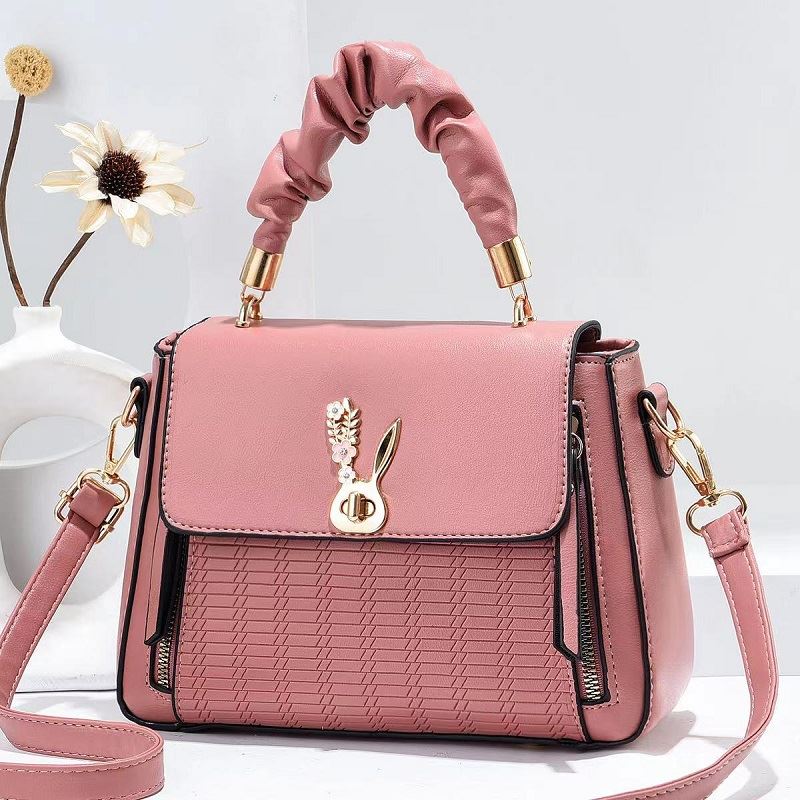 JT13018 IDR.180.000 MATERIAL PU SIZE L25XH18XW10CM WEIGHT 600GR COLOR PINK
