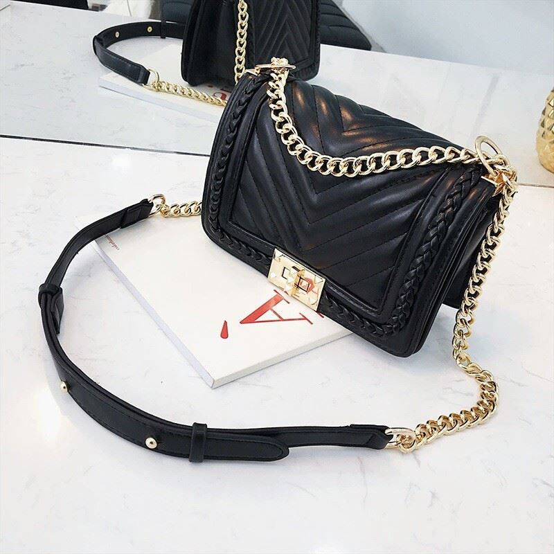 JT15852 IDR.158.000 MATERIAL PU SIZE L20XH15XW8CM WEIGHT 550GR COLOR BLACK