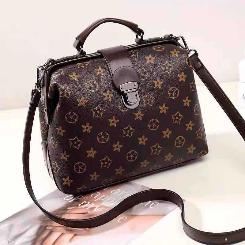 JT15853 IDR.166.000 MATERIAL PU SIZE L29XH19XW15CM WEIGHT 700GR COLOR STARBLACK