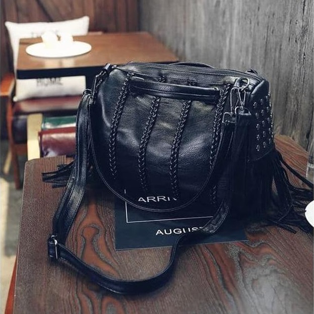 JT1638 IDR.192.000 MATERIAL PU SIZE L30XH25XW10CM WEIGHT 770GR COLOR BLACK