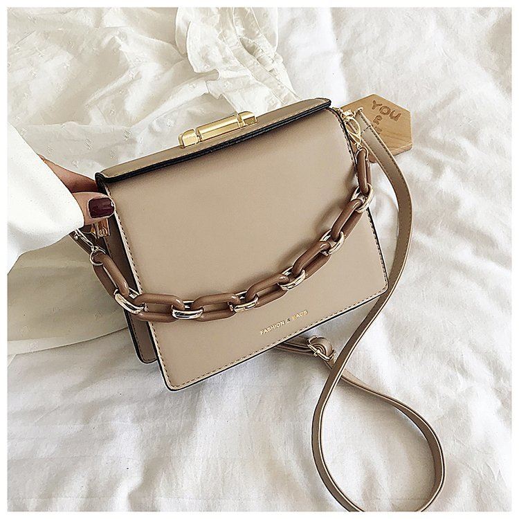 JT18140 IDR.167.000 MATERIAL PU SIZE L21XH17XW9CM WEIGHT 550GR COLOR KHAKI
