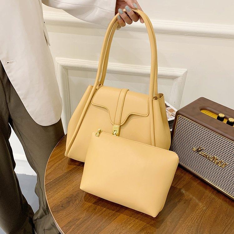 JT1826 (2IN1) IDR.185.000 MATERIAL PU SIZE L29XH28XW12CM WEIGHT 750GR COLOR YELLOW