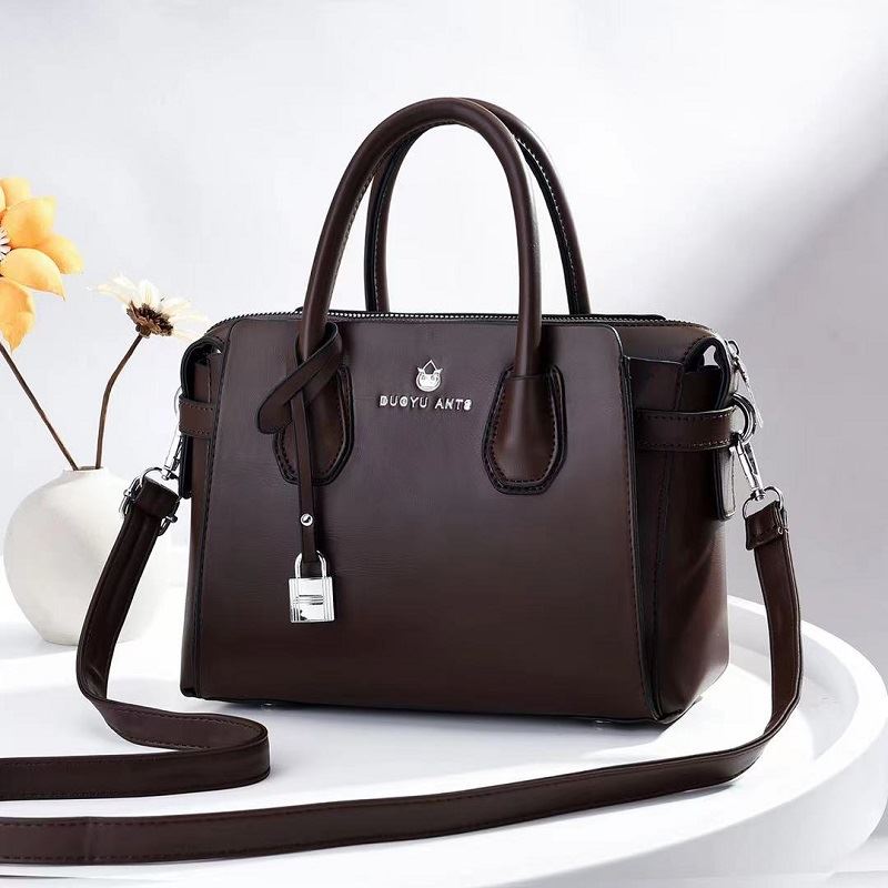 JT1836 (2IN1) IDR.198.000 MATERIAL PU SIZE L26XH19XW11CM WEIGHT 750GR COLOR COFFEE
