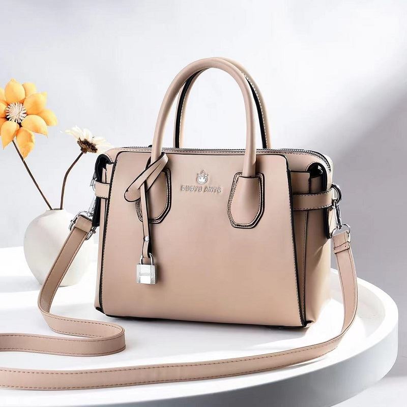 JT1836 (2IN1) IDR.198.000 MATERIAL PU SIZE L26XH19XW11CM WEIGHT 750GR COLOR KHAKI