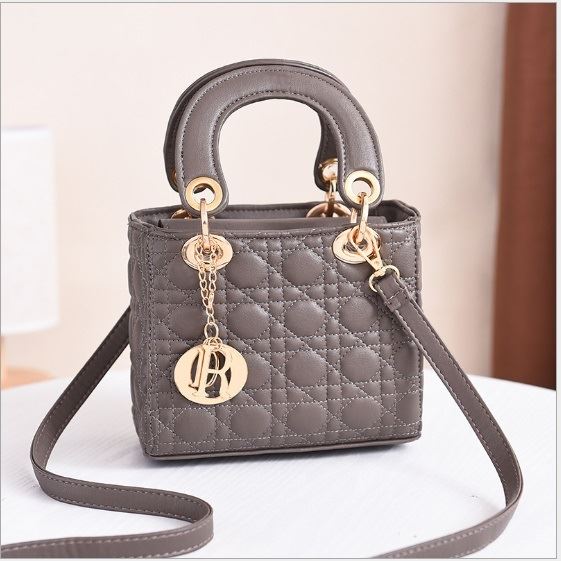 JT18605 IDR.165.000 MATERIAL PU SIZE L18XH15XW10CM WEIGHT 700GR COLOR GRAY