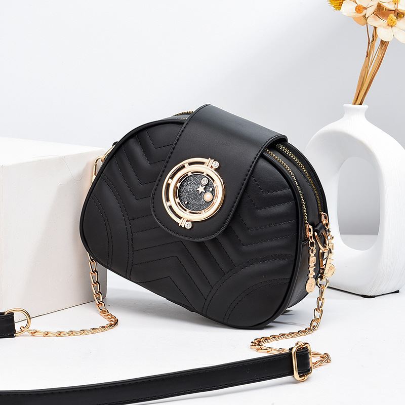 JT1865 IDR.166.000 MATERIAL PU SIZE L20XH16XW9CM WEIGHT 500GR COLOR BLACK