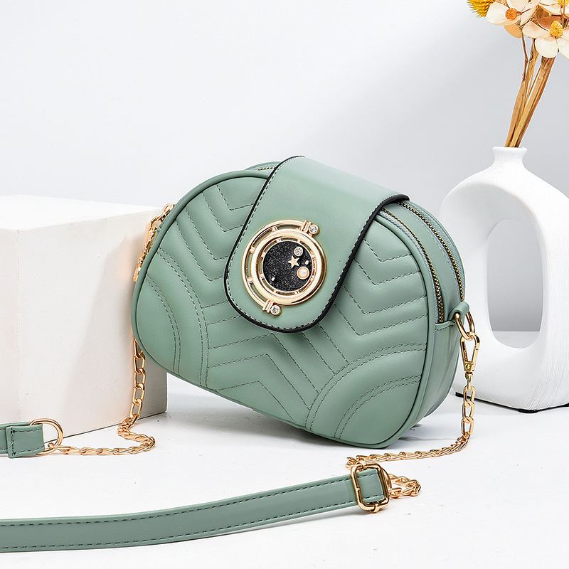 JT1865 IDR.166.000 MATERIAL PU SIZE L20XH16XW9CM WEIGHT 500GR COLOR GREEN