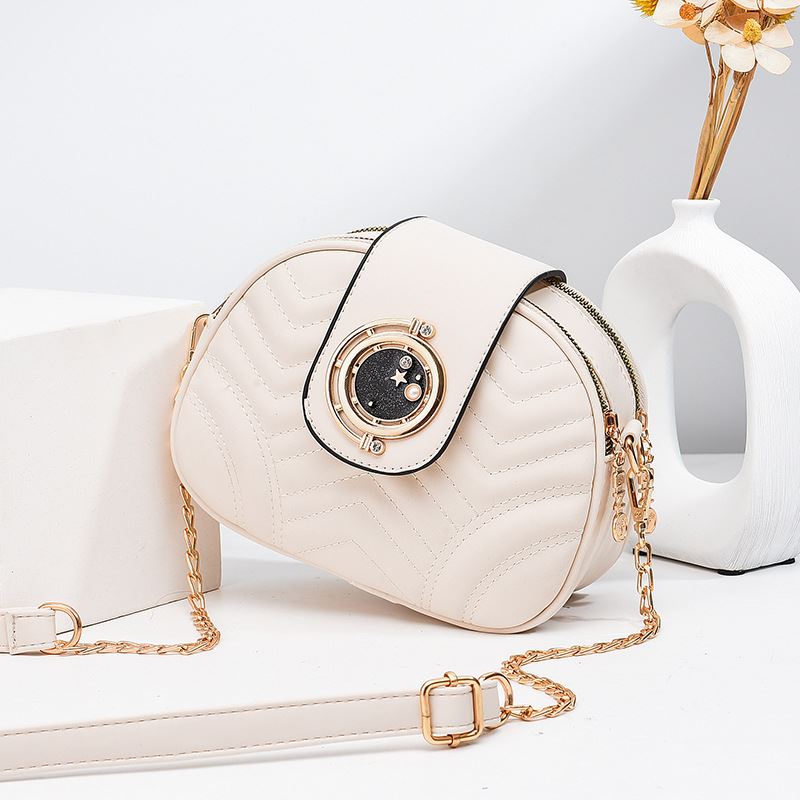 JT1865 IDR.166.000 MATERIAL PU SIZE L20XH16XW9CM WEIGHT 500GR COLOR WHITE