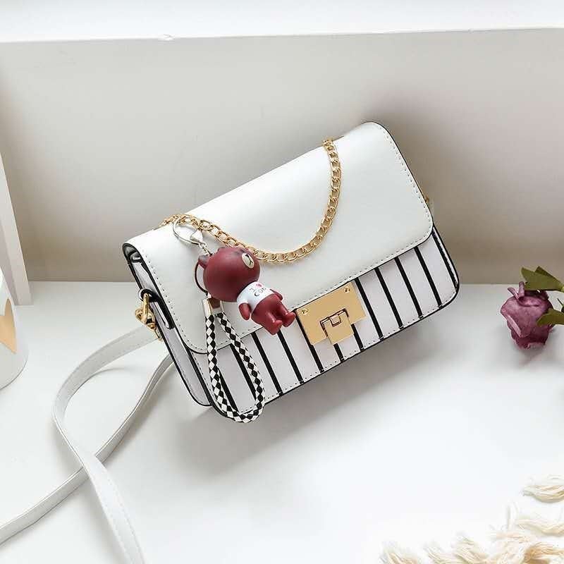 JT1882B IDR.155.000 MATERIAL PU SIZE L22XH16XW6CM WEIGHT 500GR COLOR WHITE