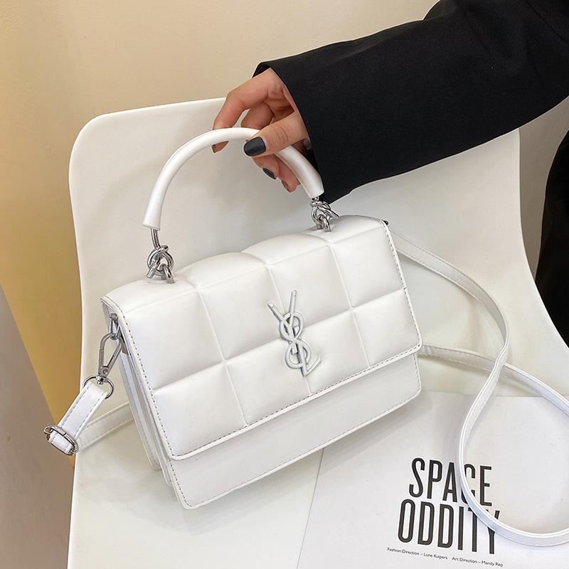 JT19007 IDR.175.000 MATERIAL PU SIZE L22XH16XW7CM WEIGHT 550GR COLOR WHITE