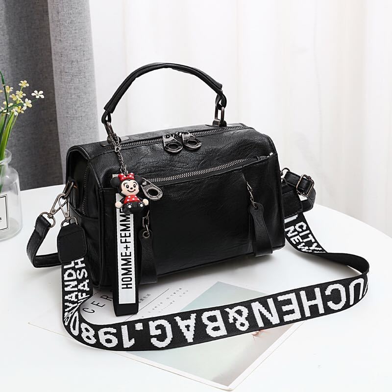 JT19020 IDR.175.000 MATERIAL PU SIZE L25XH17XW13CM WEIGHT 600GR COLOR BLACK