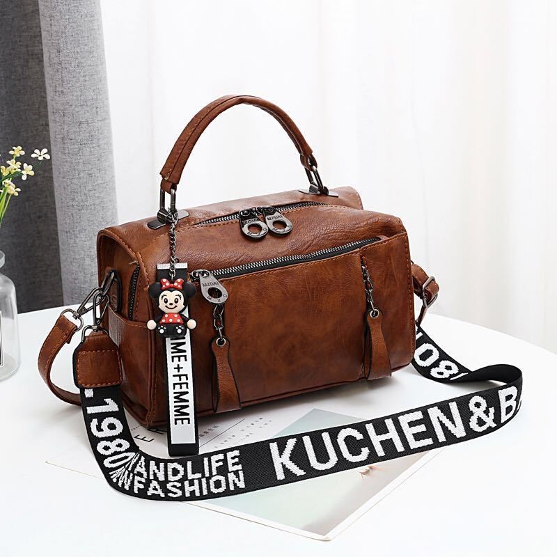 JT19020 IDR.175.000 MATERIAL PU SIZE L25XH17XW13CM WEIGHT 600GR COLOR BROWN