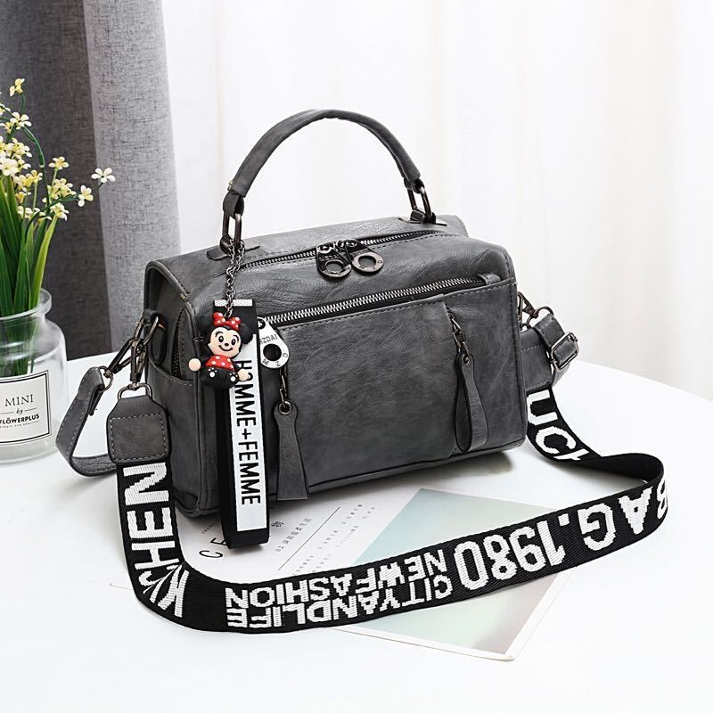 JT19020 IDR.175.000 MATERIAL PU SIZE L25XH17XW13CM WEIGHT 600GR COLOR DARKGRAY