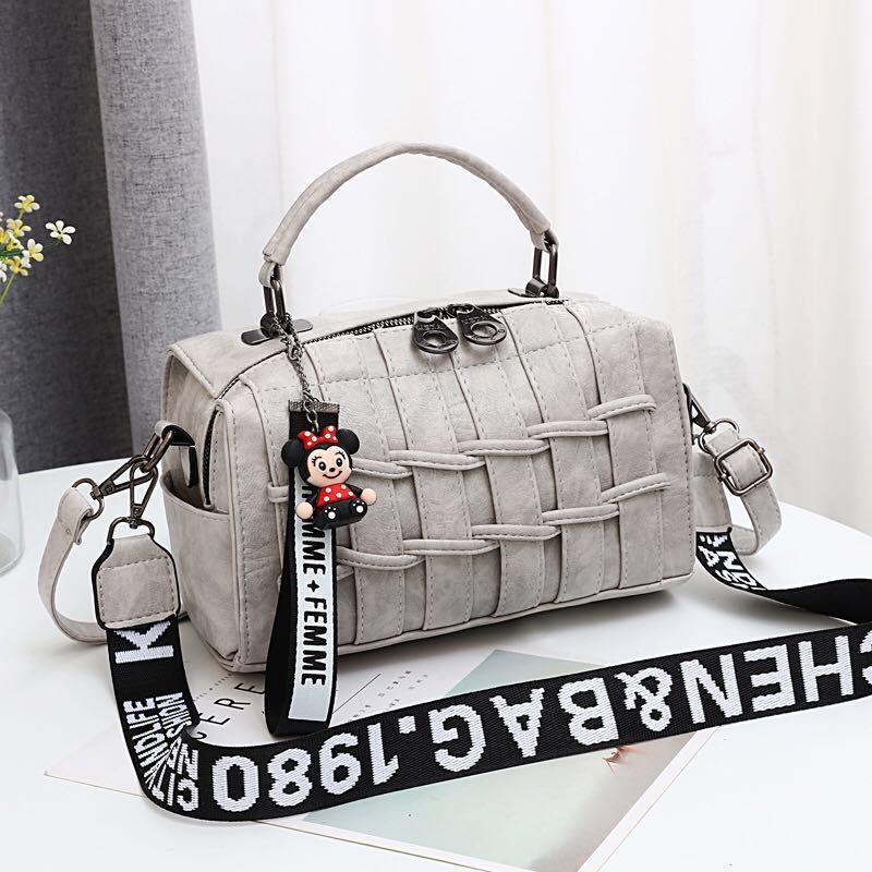 JT19022 IDR.165.000 MATERIAL PU SIZE L25XH17XW13CM WEIGHT 600GR COLOR LIGHTGRAY