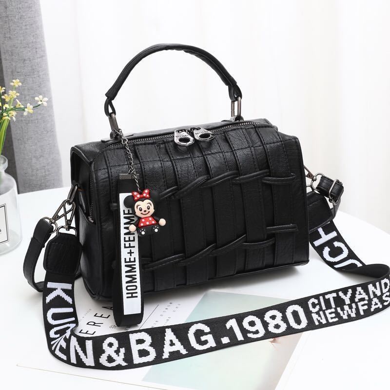 JT19022 IDR.175.000 MATERIAL PU SIZE L25XH17XW13CM WEIGHT 600GR COLOR BLACK