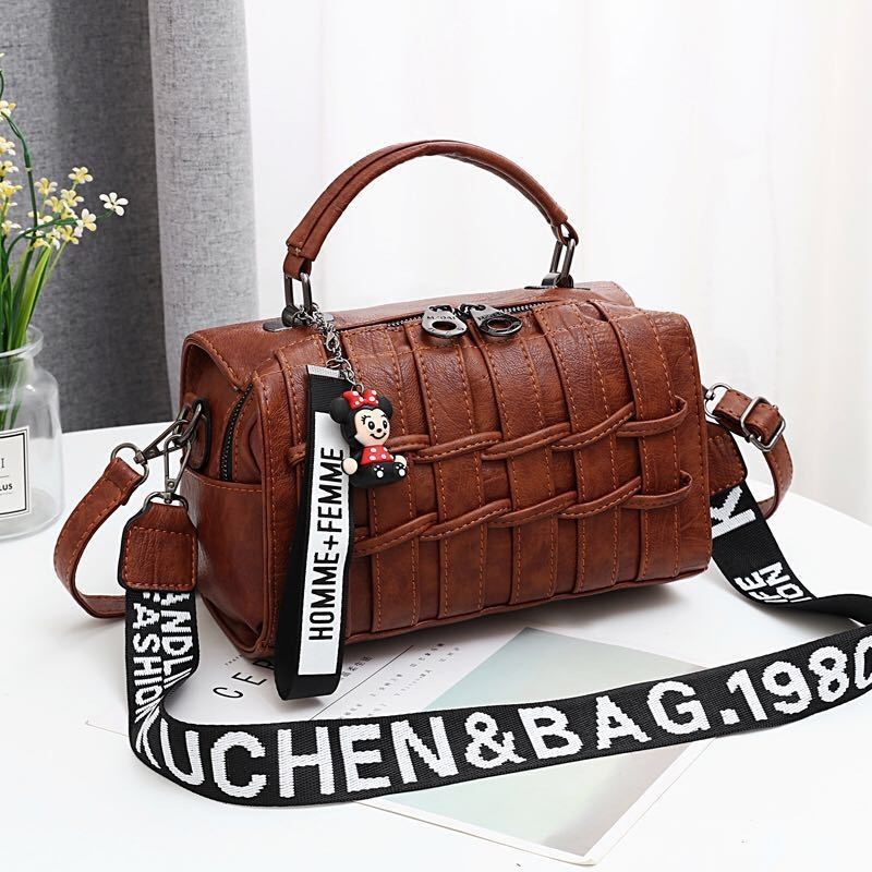 JT19022 IDR.175.000 MATERIAL PU SIZE L25XH17XW13CM WEIGHT 600GR COLOR BROWN