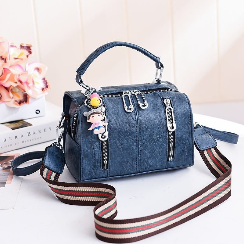 JT19032 IDR.159.000 MATERIAL PU SIZE L20XH15XW12.5CM WEIGHT 550GR COLOR BLUE