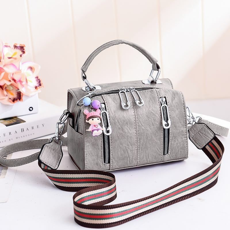 JT19032 IDR.159.000 MATERIAL PU SIZE L20XH15XW12.5CM WEIGHT 550GR COLOR GRAY