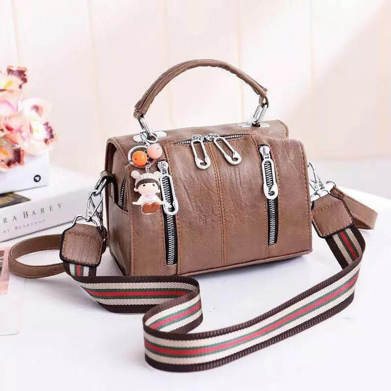 JT19032 IDR.159.000 MATERIAL PU SIZE L20XH15XW12.5CM WEIGHT 550GR COLOR KHAKI