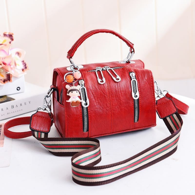 JT19032 IDR.159.000 MATERIAL PU SIZE L20XH15XW12.5CM WEIGHT 550GR COLOR RED