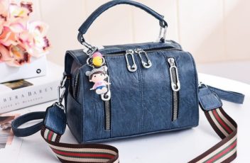 JT19032 IDR.162.000 MATERIAL PU SIZE L20XH15XW12.5CM WEIGHT 550GR COLOR BLUE