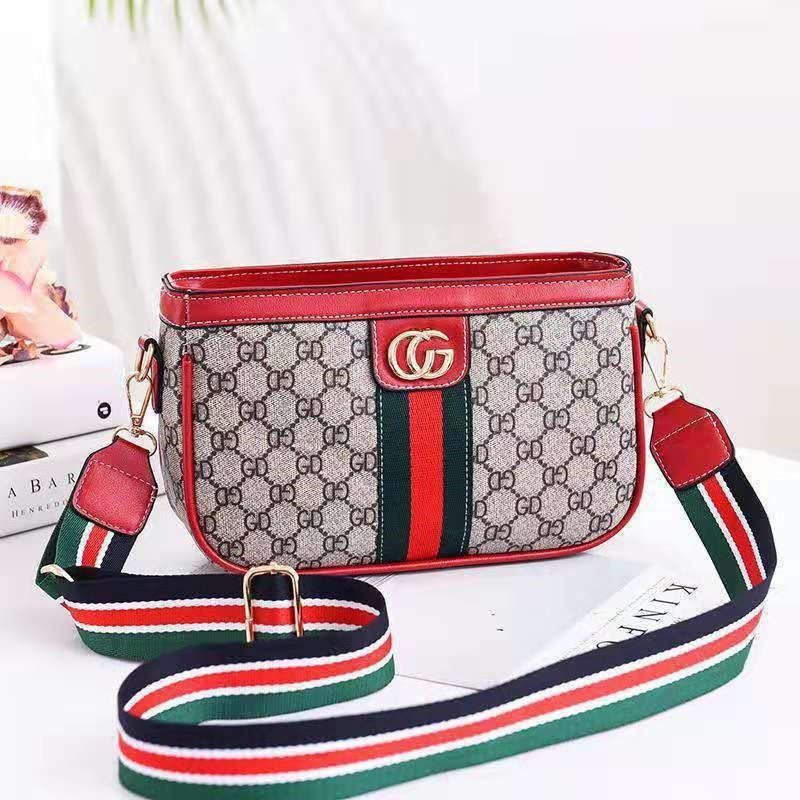 JT1906 IDR.159.000 MATERIAL PU SIZE L25XH16.5XW8CM WEIGHT 550GR COLOR RED