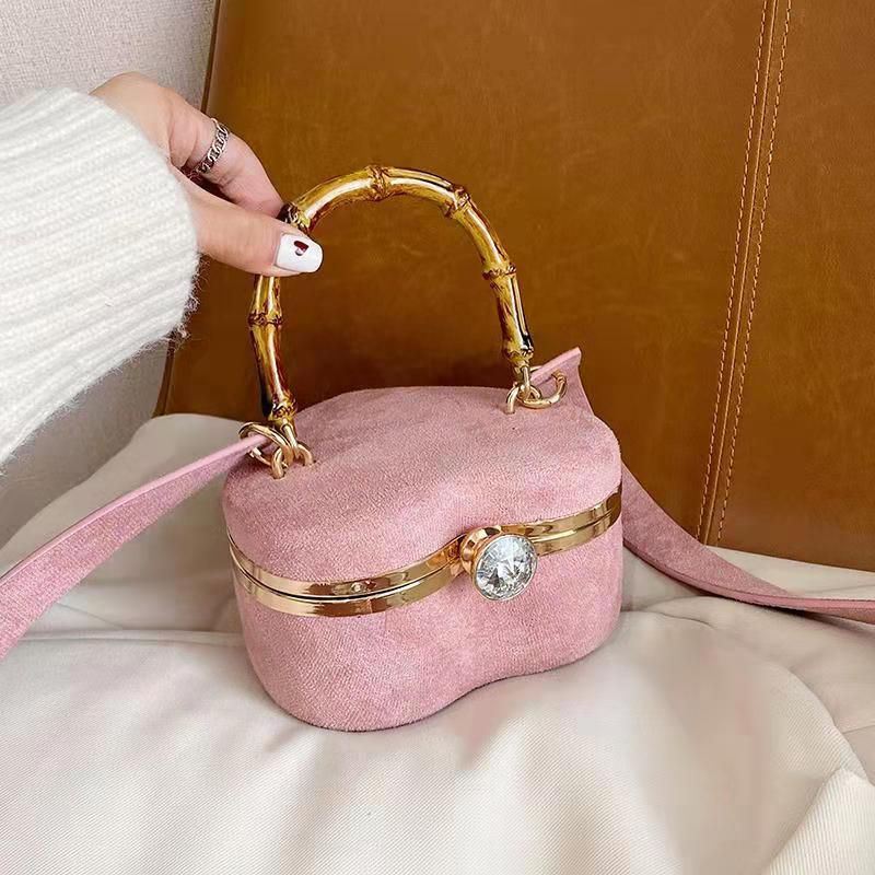 JT1908 IDR.195.000 MATERIAL VELVET SIZE L16XH15XW9CM WEIGHT 400GR COLOR PINK